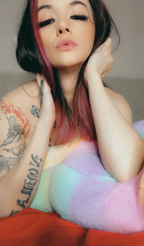 tattedbunnyfree modelo bonita imágenes