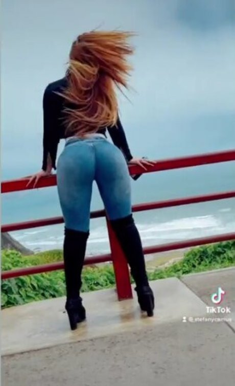 Stefany Camus hermosa estrella galería