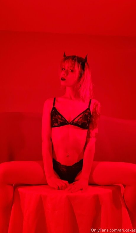Ari cakes actrice chaude galeries