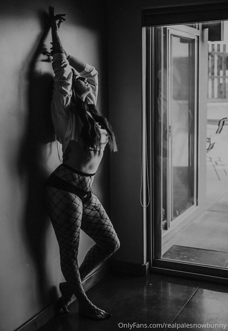 realpalesnowbunny mannequin des photos