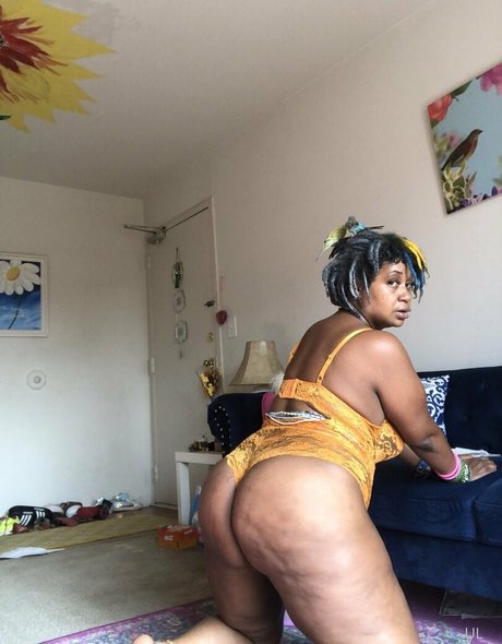 universallovvvve modelo libre imagen