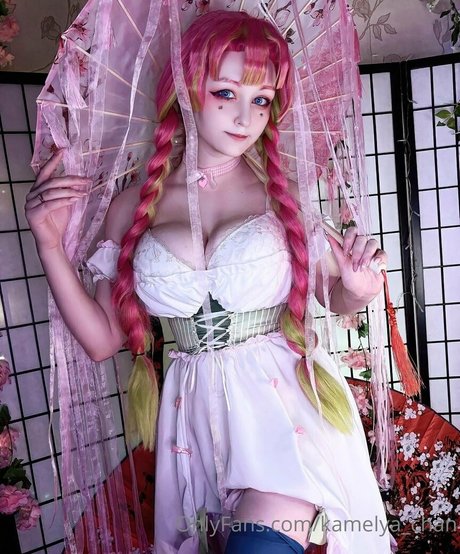 Kamelya chan estrella desnuda galería