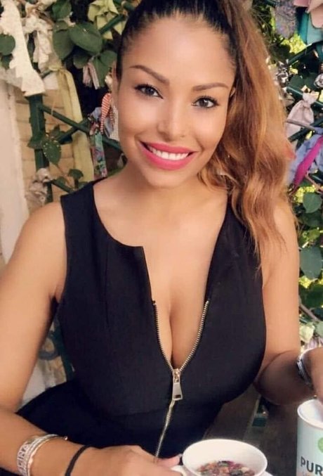 Carolina Marconi estrella porno en alta definición fotos