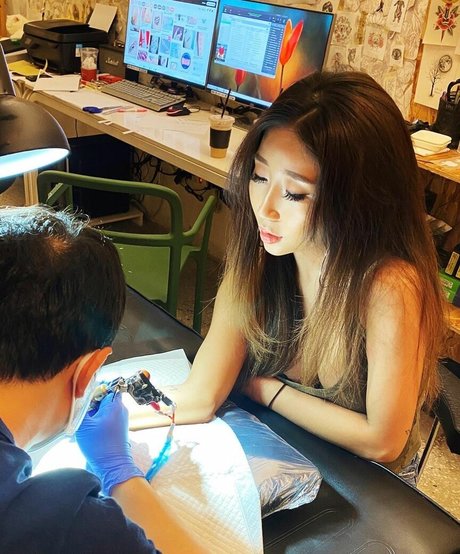 Jinnnyk actrice xxx archive