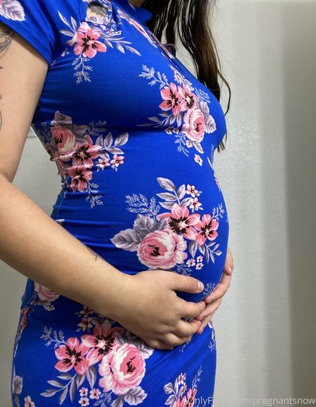 pregnantsnow star exclusive pictures