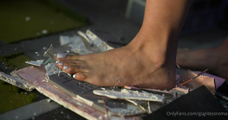 giantessroma estrella porno desnuda galería