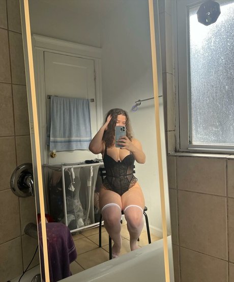 Itzwhitechina pretty pornstar picture