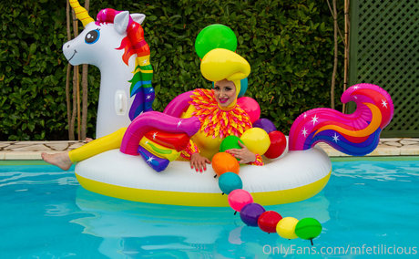 mfetilicious art modèle galerie