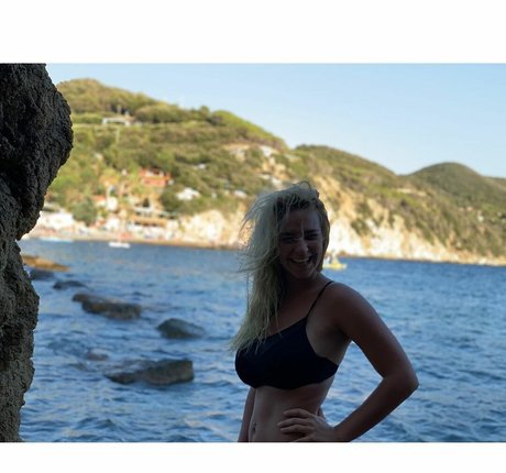 Giada Piotti model art gallery