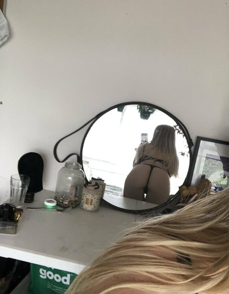 naughtyhortyxo bonita modelo galería