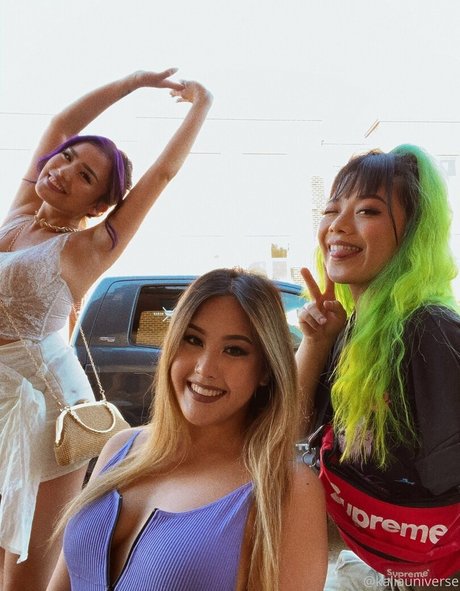 kaliauniverse actriz desnuda imágenes