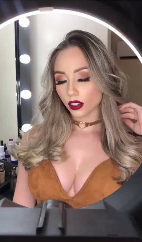 Marcelly Mello actrice de nus des photos