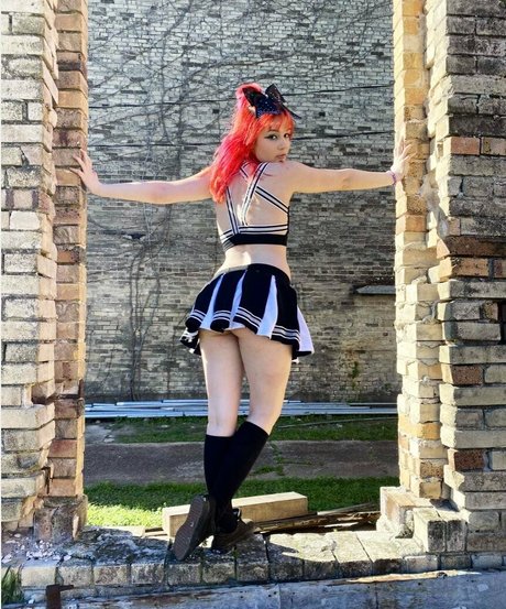 Anarchyelmovip modèle de haute qualité des photos