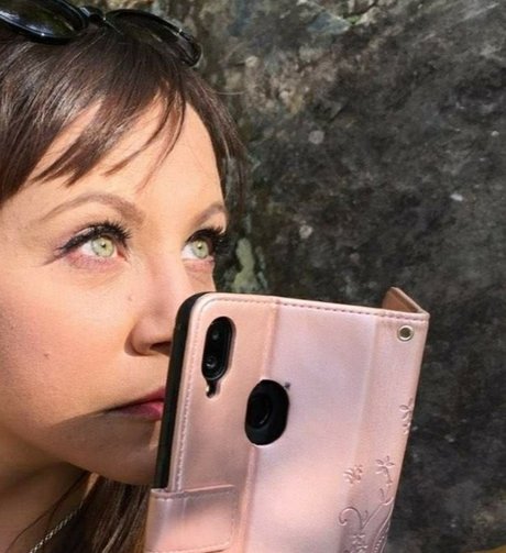 Pornstar Gauge actrice hd img