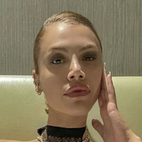 Ecem Guvenciler étoile xxx galeries