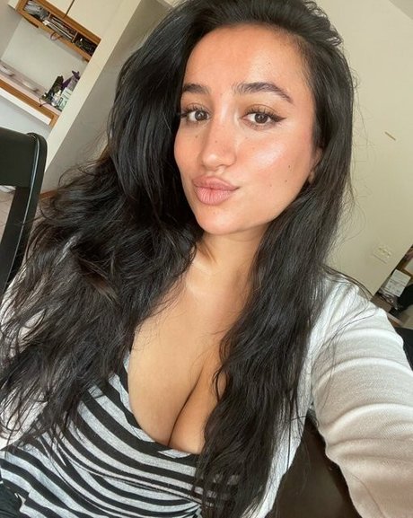 Nikki Geeks modelo superior archivo