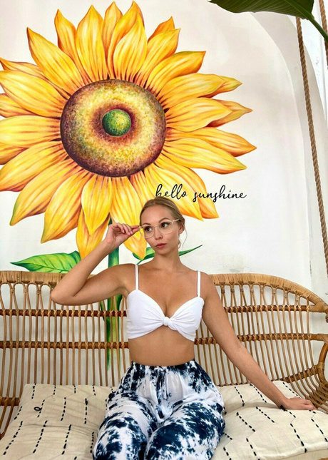 Nikki Mills modelo de alta calidad imágenes