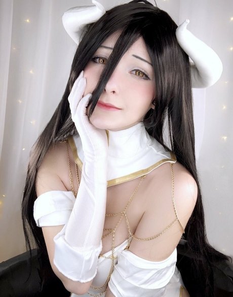 Nikachi Nika Kotova étoile érotique image