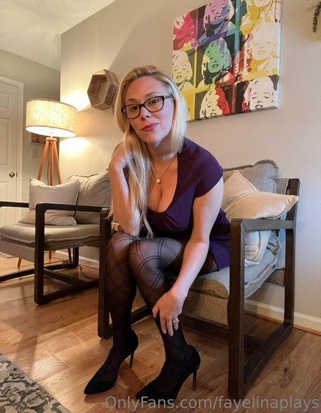 fayelinaplays actrice de sexe collection