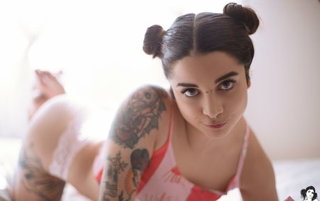 Deskicio Suicide actriz caliente galería