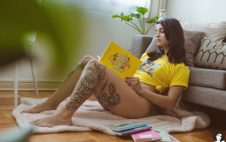 Deskicio Suicide belle actrice des photos