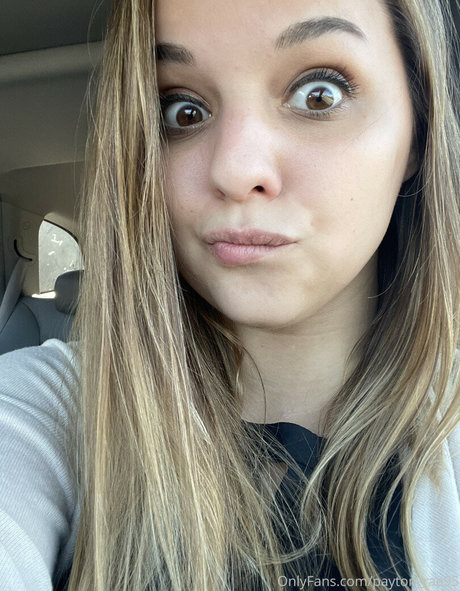 Payton Rae star du porno de haute qualité archive