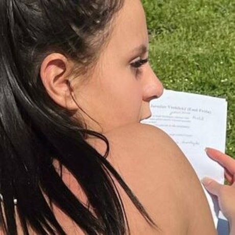 petulkaa modelo gratis archivo