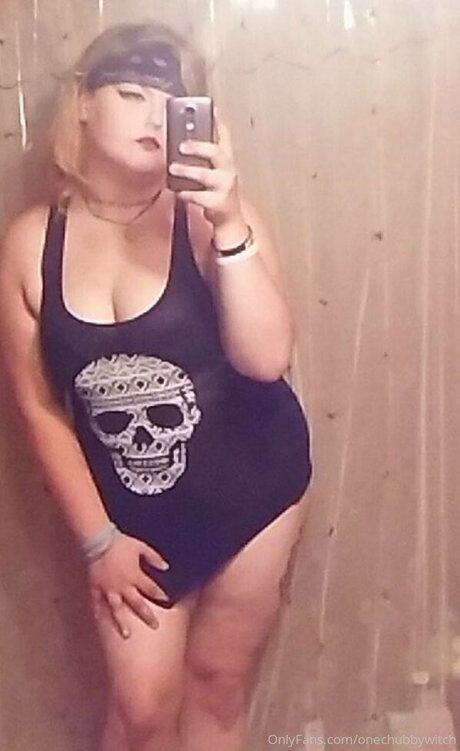 onechubbywitch model adult image