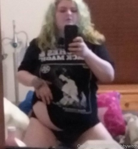 onechubbywitch model naked photo