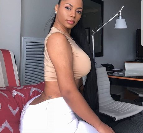 Strella Katt hermosa actriz archivo