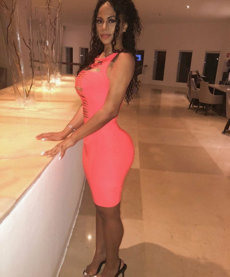 Ébano asiático onlyfans perfecto erótico galería