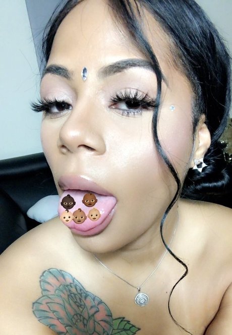 Strella Katt modèle chaud galerie