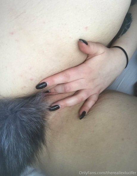 Satanslilslut6969 model porn gallery