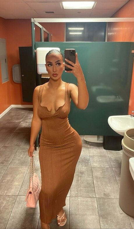 Omaima Benamre modelo de alta calidad imágenes