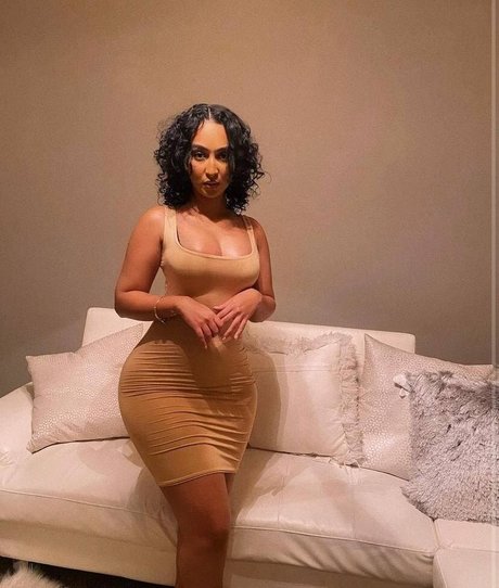 Omaima Benamre estrella porno desnuda imagen