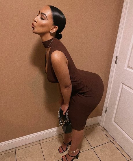 Omaima Benamre estrella porno atractiva galería