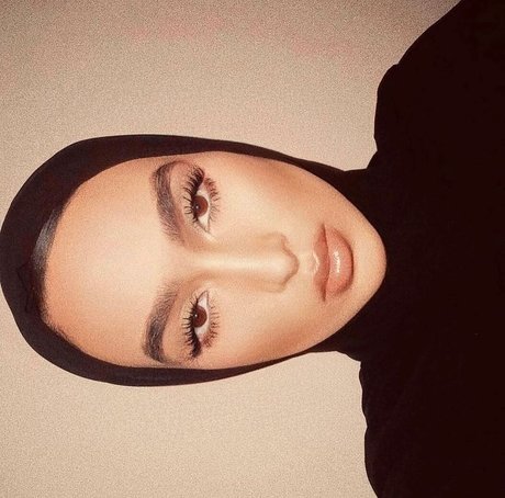 Omaima Benamre art star pic