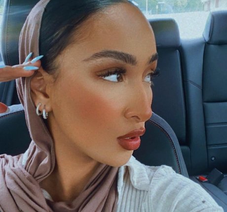 Omaima Benamre hot pornstar pics