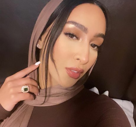 Omaima Benamre estrella porno bonita foto