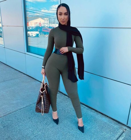 Omaima Benamre model hot pic