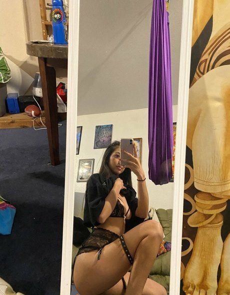 Lil Asian Princess modèle nu archive