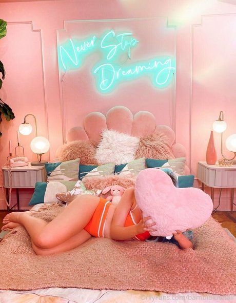 bambibluehair estrella porno perfecta fotos