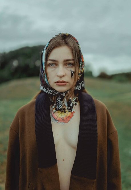 Olia Malyuchenko pretty model gallery