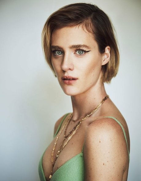 Mackenzie Davis nice star img