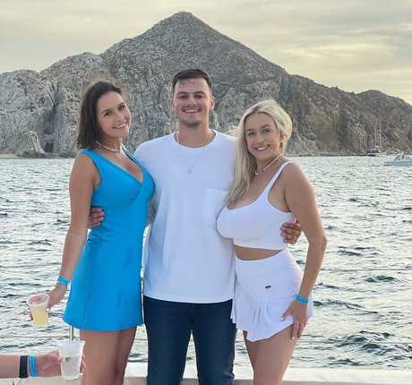 Holly Youpa modelo pornografico galerías