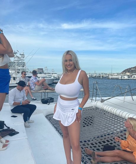 Holly Youpa modèle exclusif photo