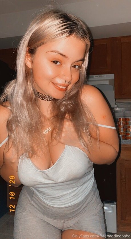 freebaddieebabe estrella fotos