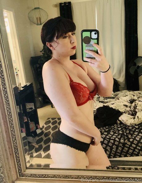 swallowpeaches estrella desnuda galería