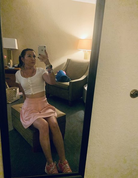 swallowpeaches actrice chaude images