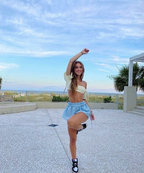 Julia Katelyn Ernst star du porno nue photos